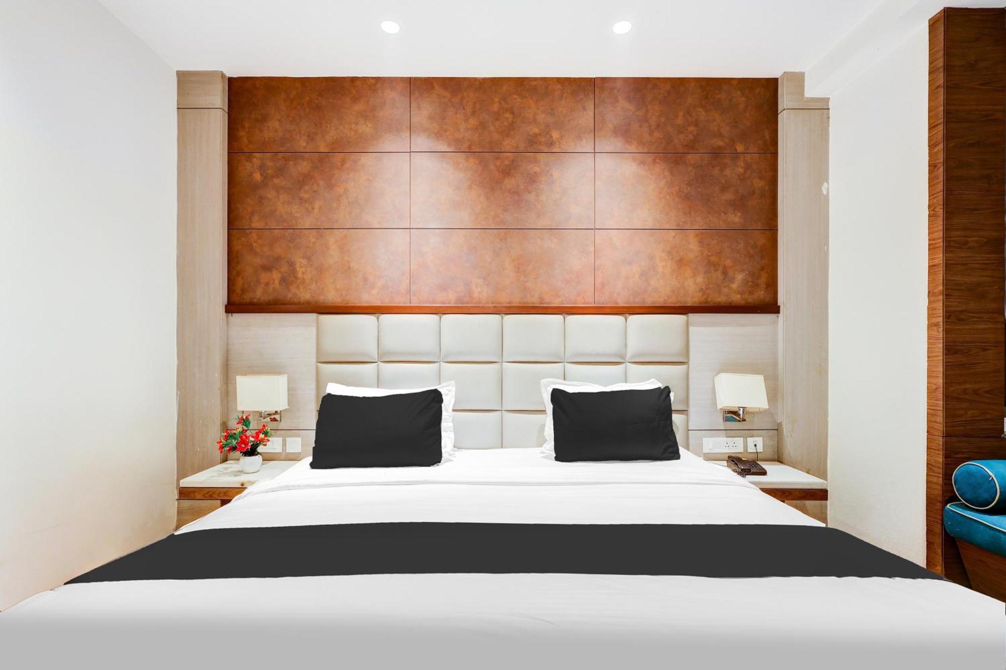 Super Townhouse Chhatarpur Near Metro Park New Delhi Extérieur photo
