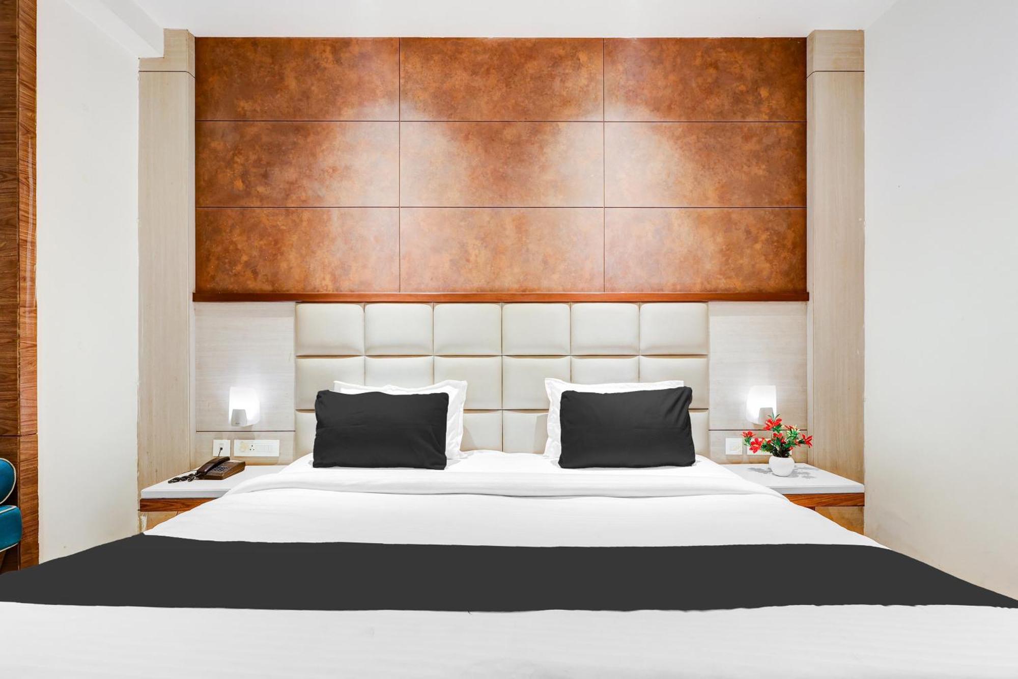 Super Townhouse Chhatarpur Near Metro Park New Delhi Extérieur photo
