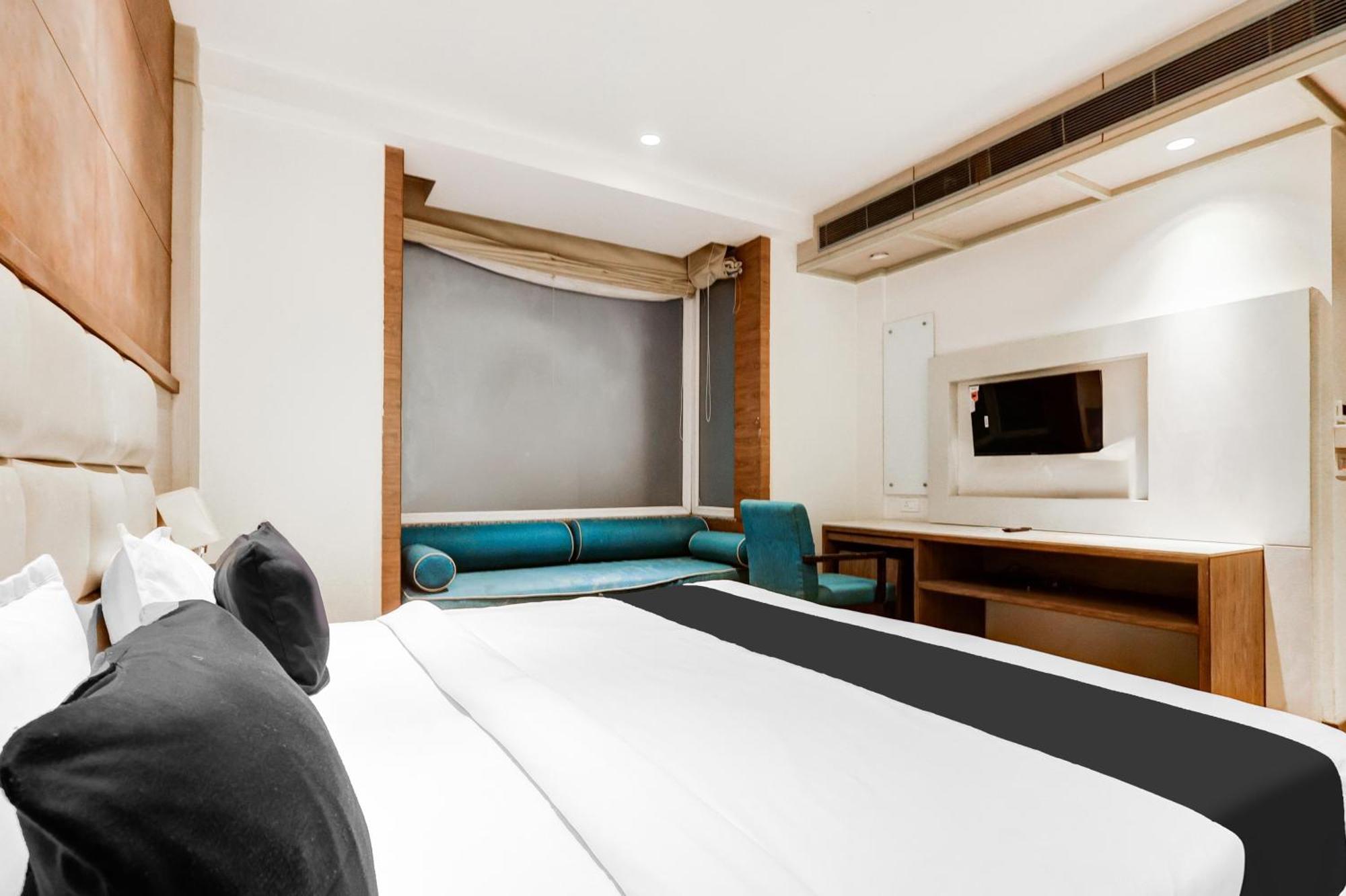 Super Townhouse Chhatarpur Near Metro Park New Delhi Extérieur photo