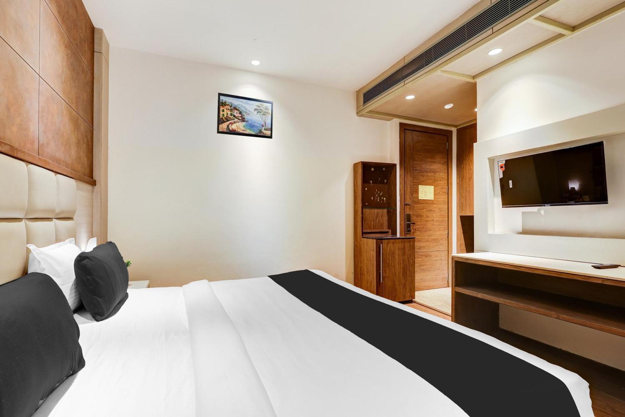 Super Townhouse Chhatarpur Near Metro Park New Delhi Extérieur photo