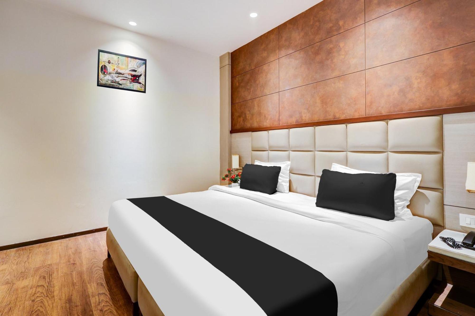 Super Townhouse Chhatarpur Near Metro Park New Delhi Extérieur photo